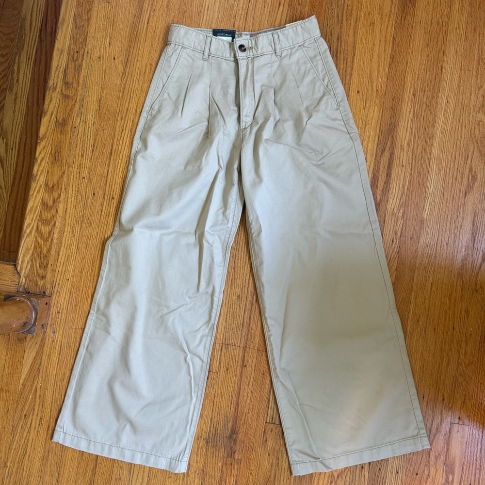 Levi’s Pleated Wide Leg Trousers NWT !!